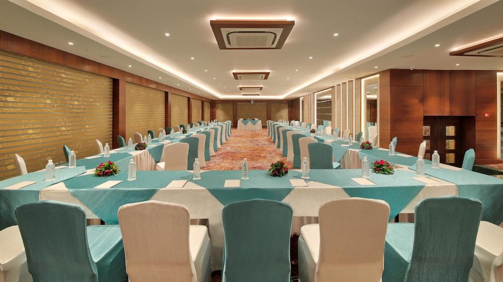 Golden Tulip Essential Jaipur Hotell Exteriör bild