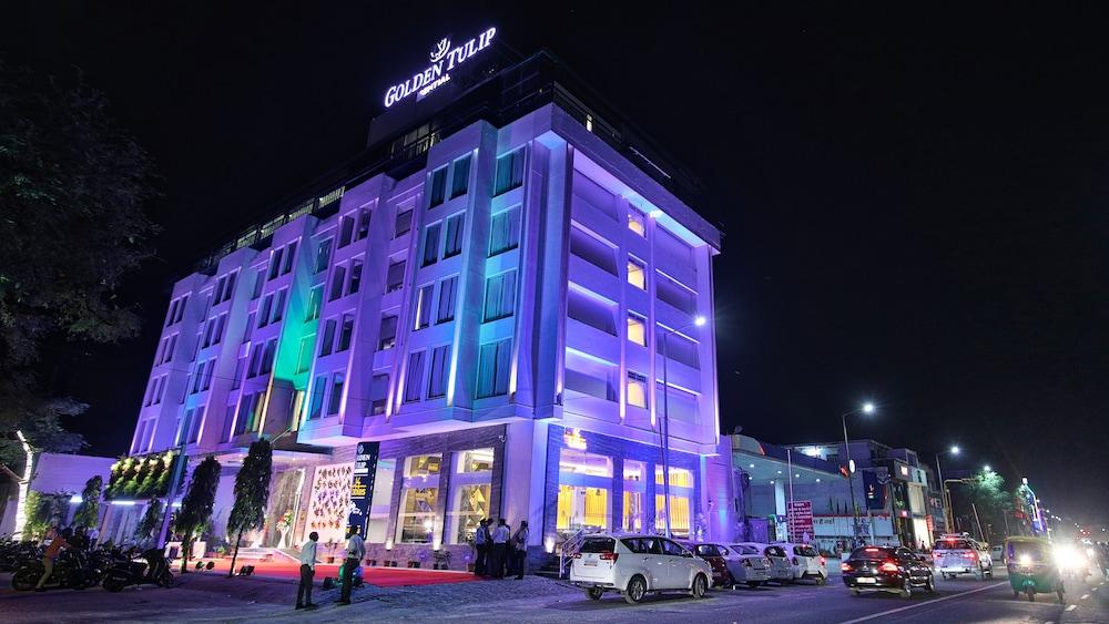 Golden Tulip Essential Jaipur Hotell Exteriör bild
