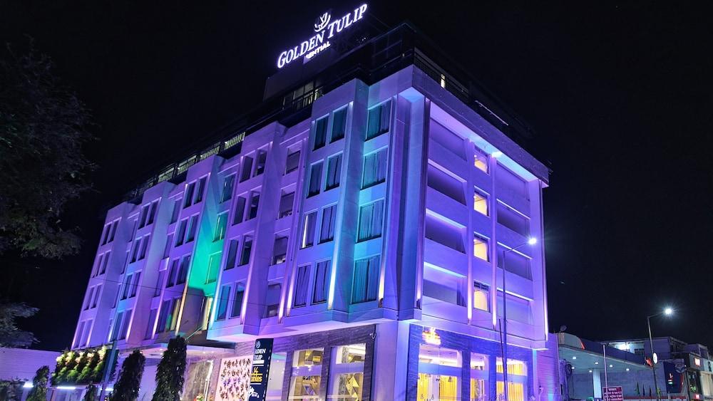 Golden Tulip Essential Jaipur Hotell Exteriör bild