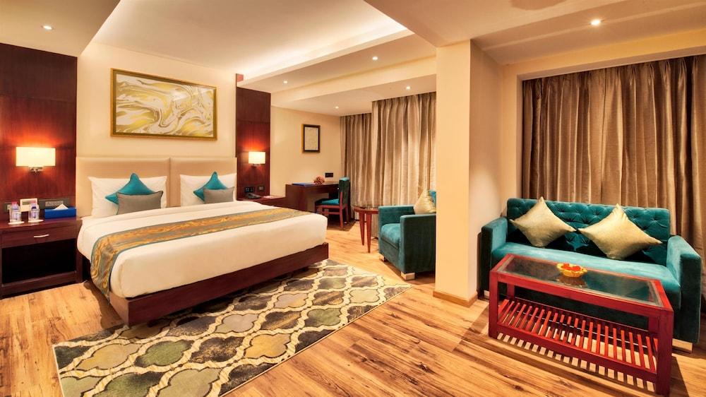 Golden Tulip Essential Jaipur Hotell Exteriör bild