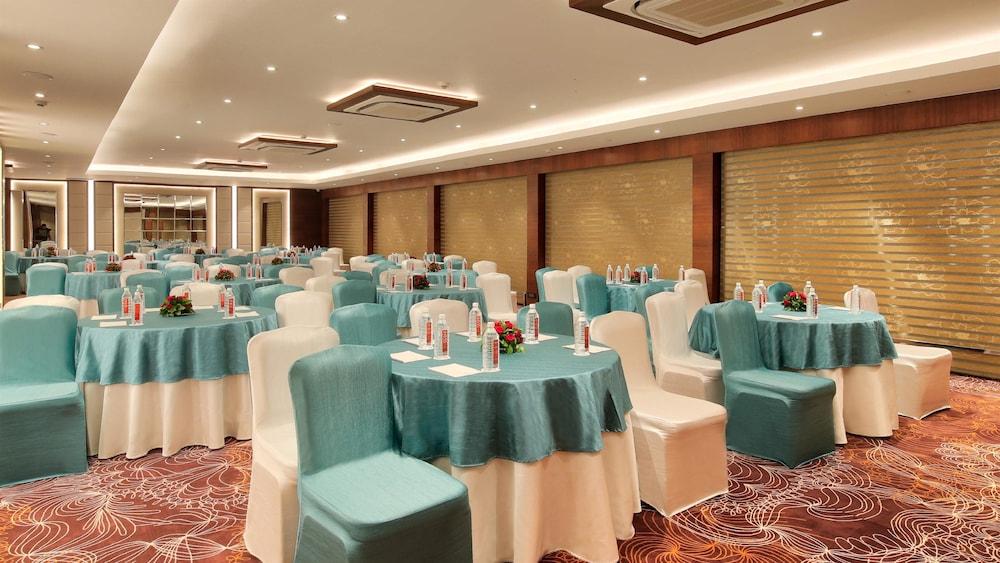 Golden Tulip Essential Jaipur Hotell Exteriör bild