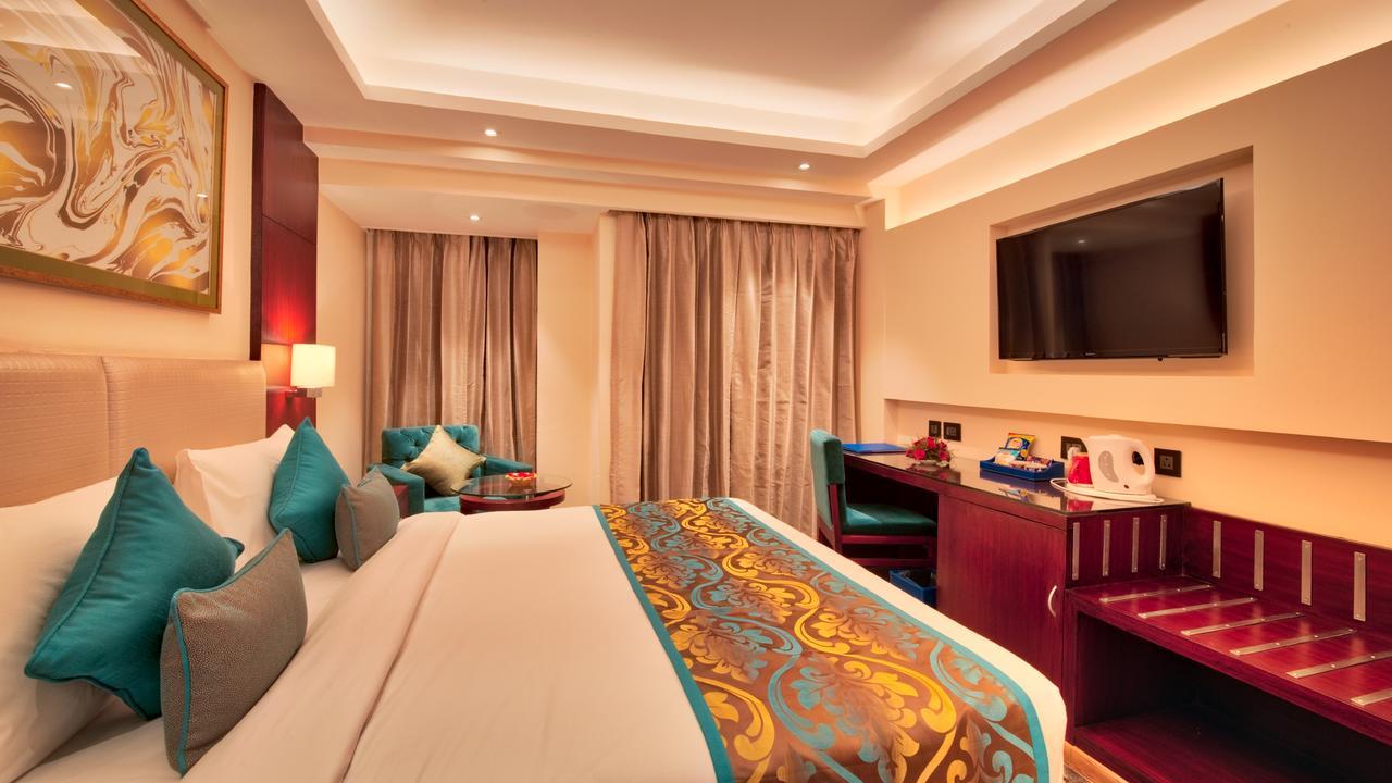 Golden Tulip Essential Jaipur Hotell Exteriör bild