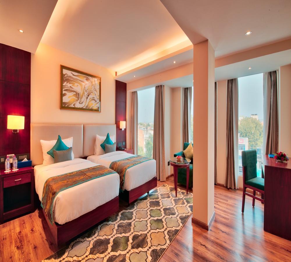 Golden Tulip Essential Jaipur Hotell Exteriör bild