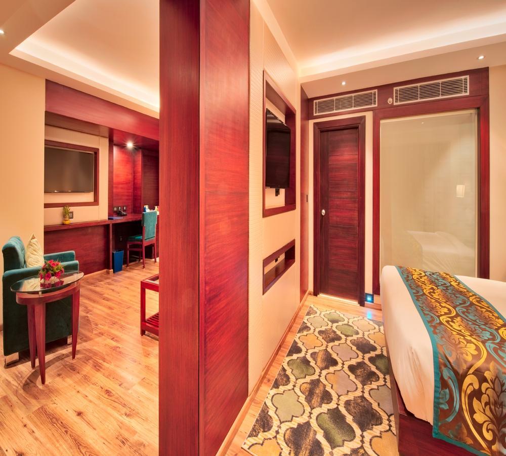 Golden Tulip Essential Jaipur Hotell Exteriör bild
