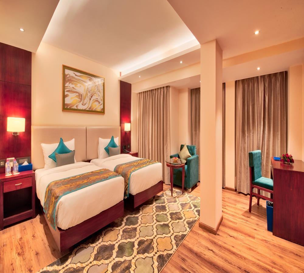 Golden Tulip Essential Jaipur Hotell Exteriör bild