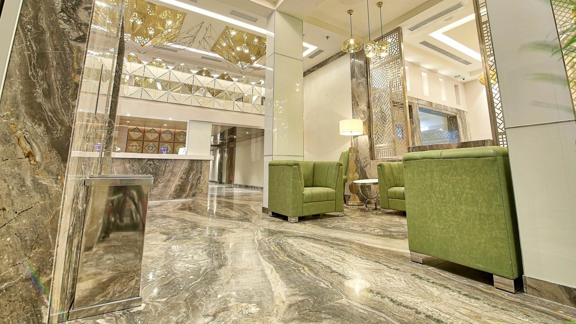 Golden Tulip Essential Jaipur Hotell Exteriör bild