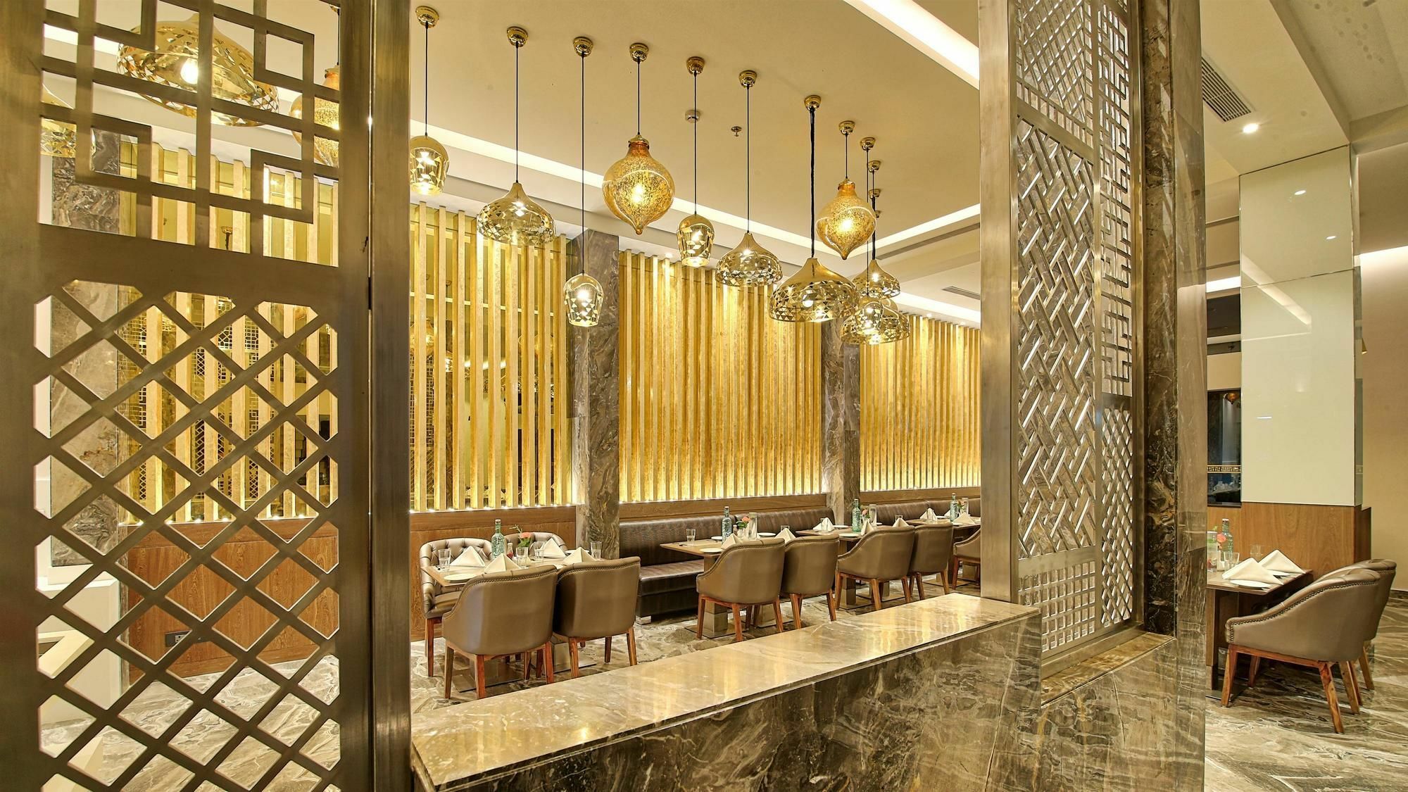 Golden Tulip Essential Jaipur Hotell Exteriör bild